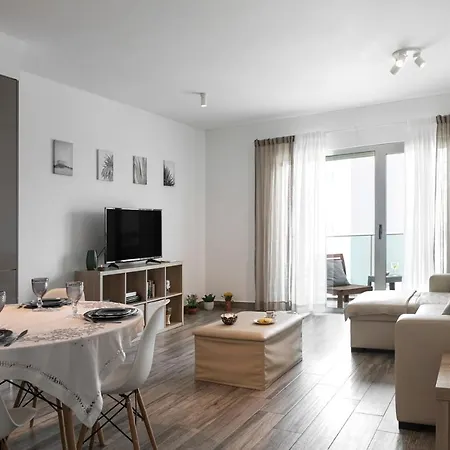 Surfers Paradise דירה פניש